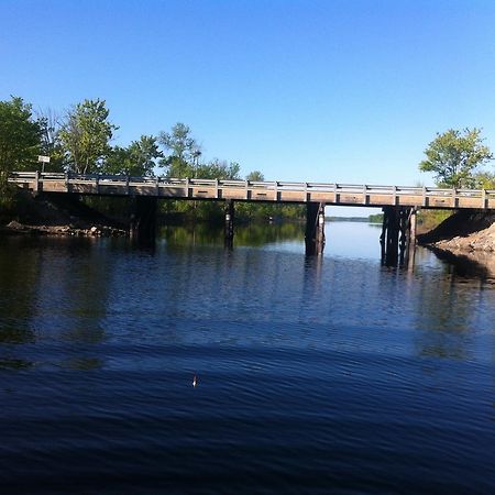 Lake Dalrymple Resort Lagoon City Exterior photo