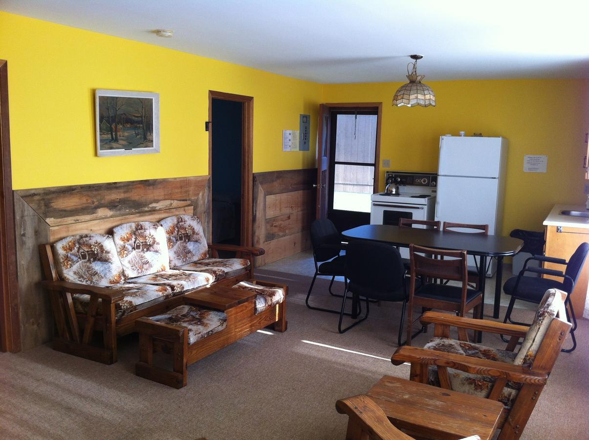 Lake Dalrymple Resort Lagoon City Room photo