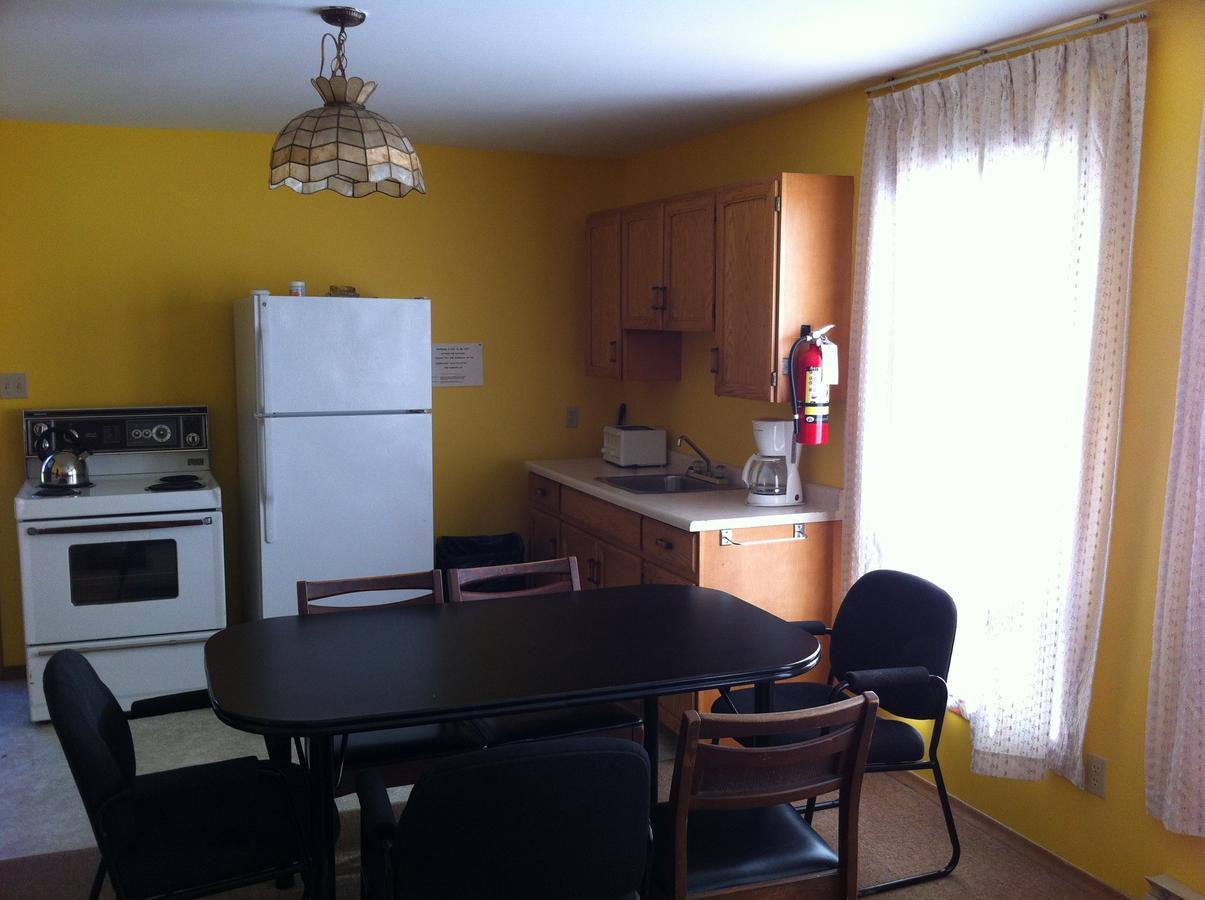 Lake Dalrymple Resort Lagoon City Room photo