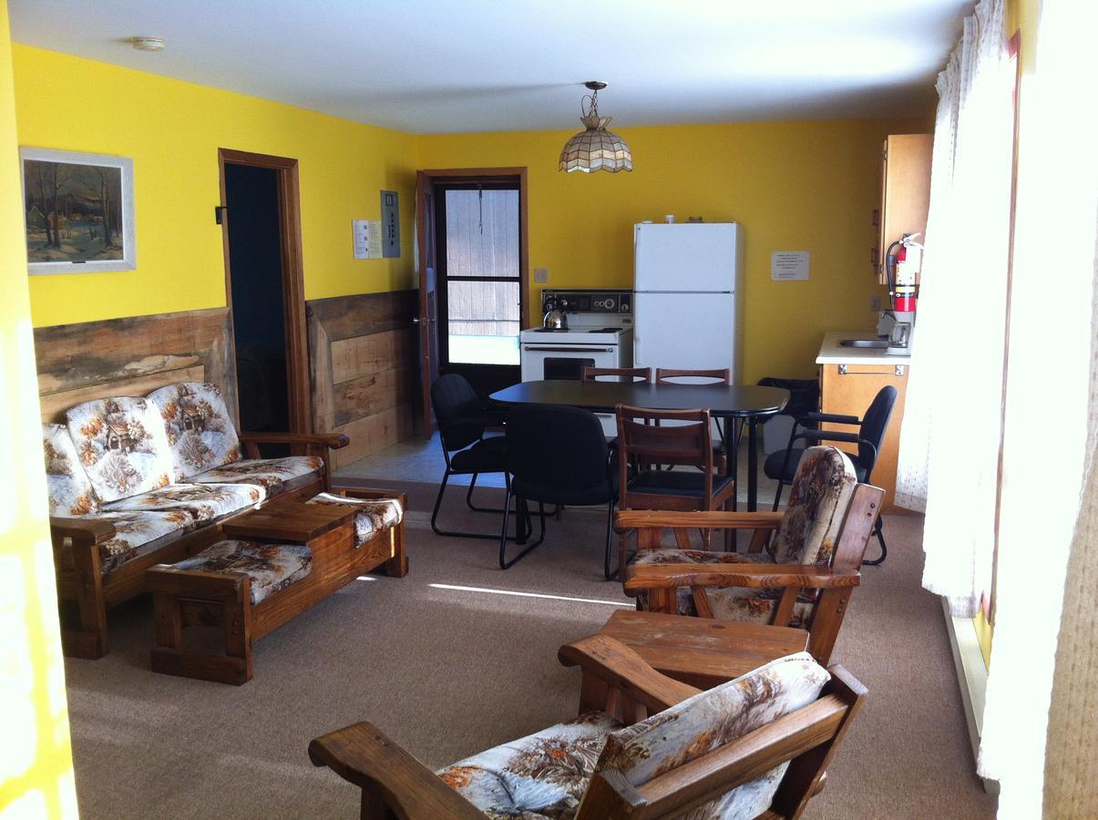 Lake Dalrymple Resort Lagoon City Room photo