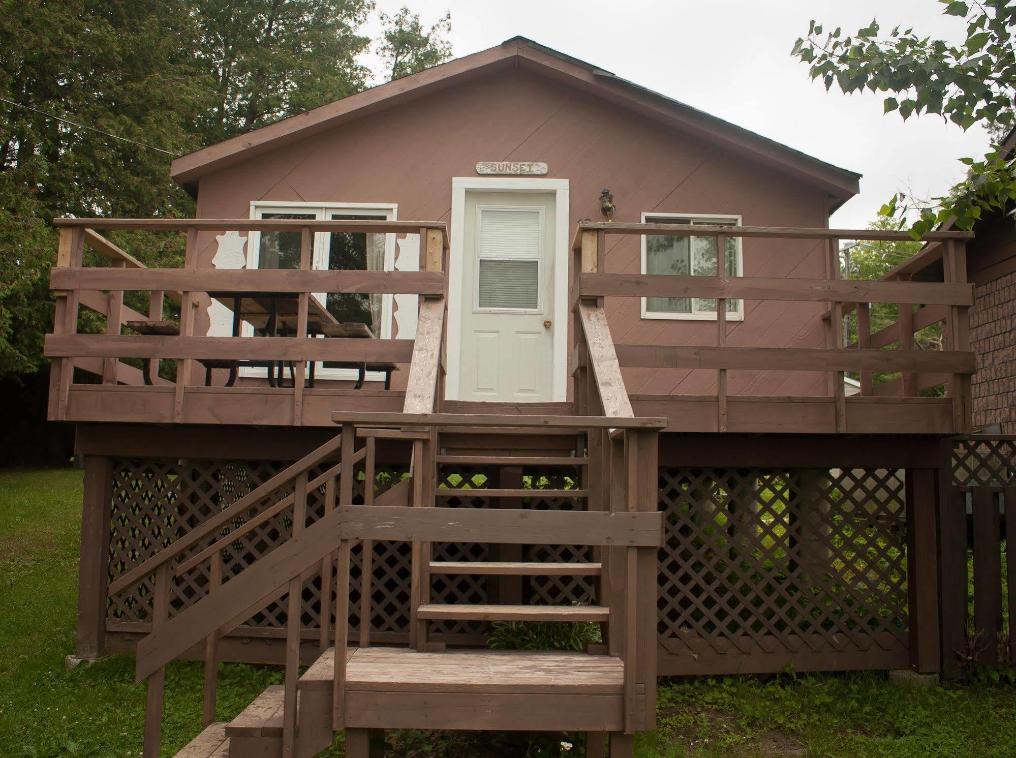 Lake Dalrymple Resort Lagoon City Exterior photo