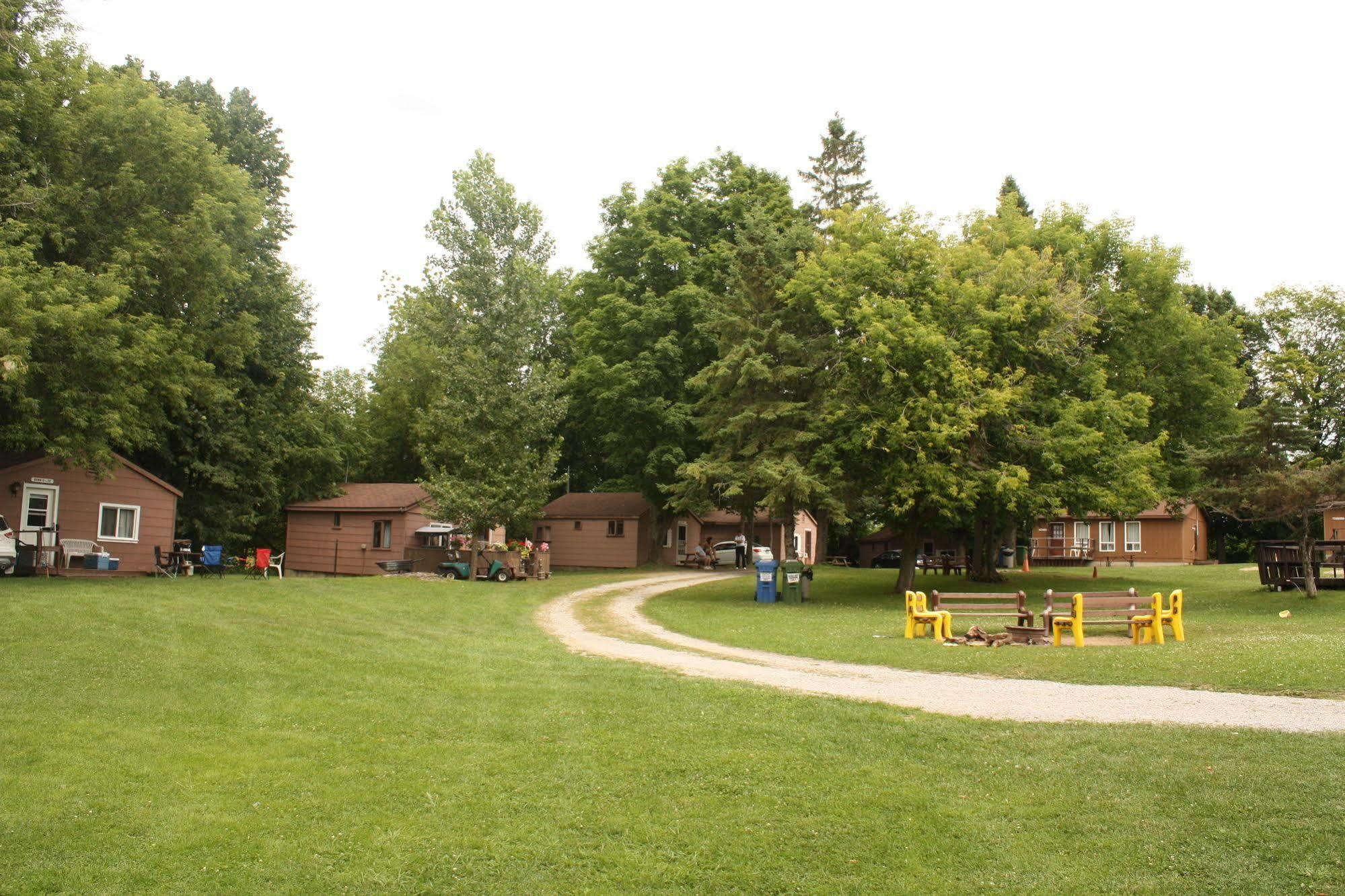 Lake Dalrymple Resort Lagoon City Exterior photo
