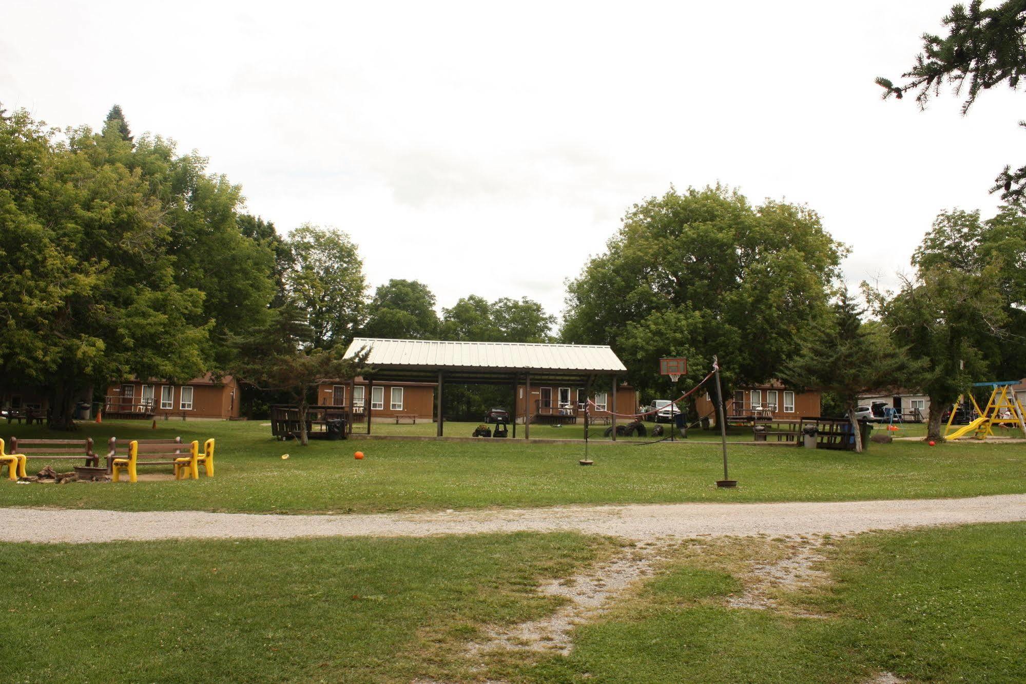 Lake Dalrymple Resort Lagoon City Exterior photo
